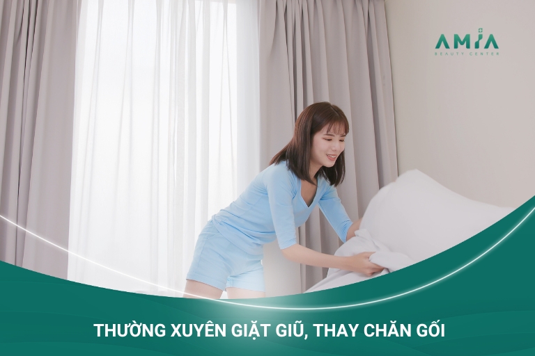 Chăn gối có thể là nơi vi khuẩn trú ngụ nên bạn hãy thường xuyên giặt giũ nhé