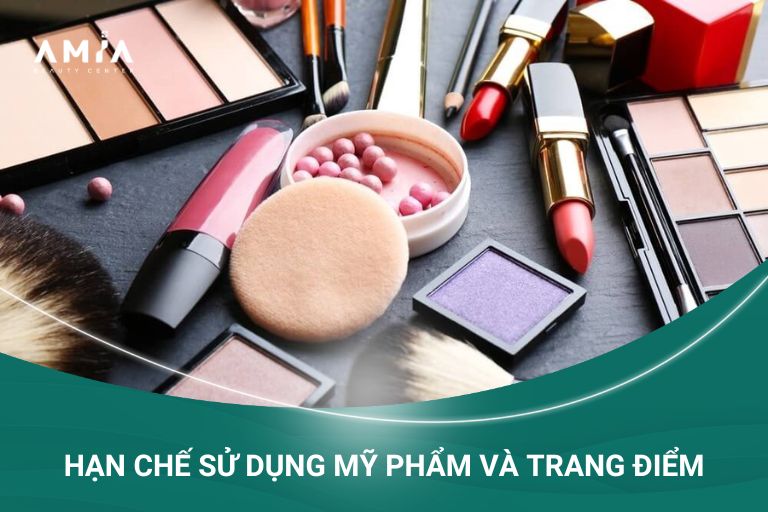 Tránh sử dụng mỹ phẩm và trang điểm nhiều