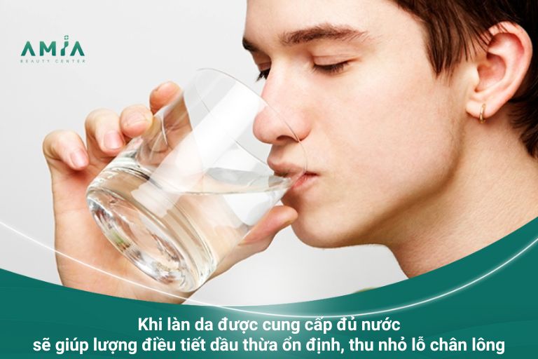 Uống đủ lượng nước mỗi ngày