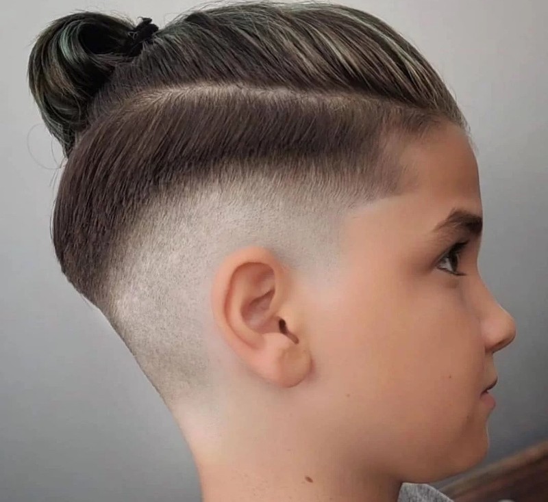 Kiểu tóc man bun cho bé trai