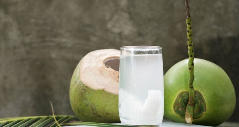 Uống nhiều nước dừa có tốt không?